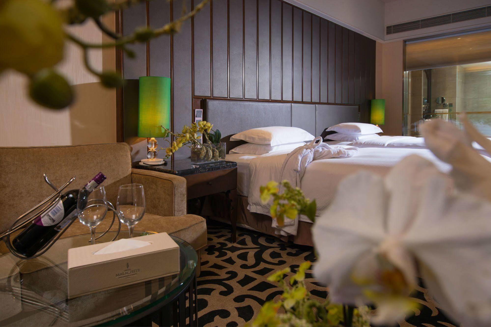 Malachite Hotel Dongguan Донгуан Екстериор снимка