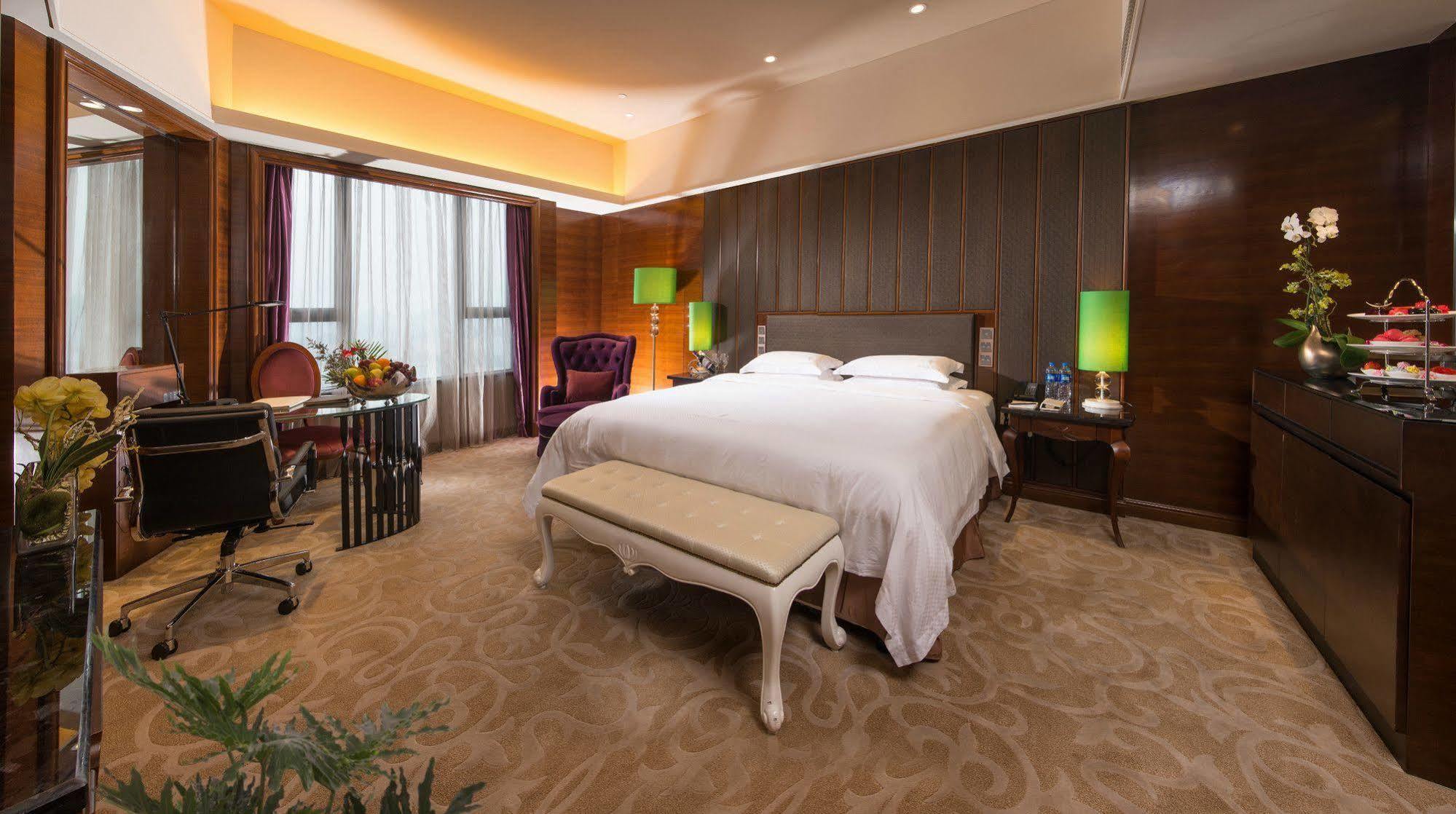 Malachite Hotel Dongguan Донгуан Екстериор снимка