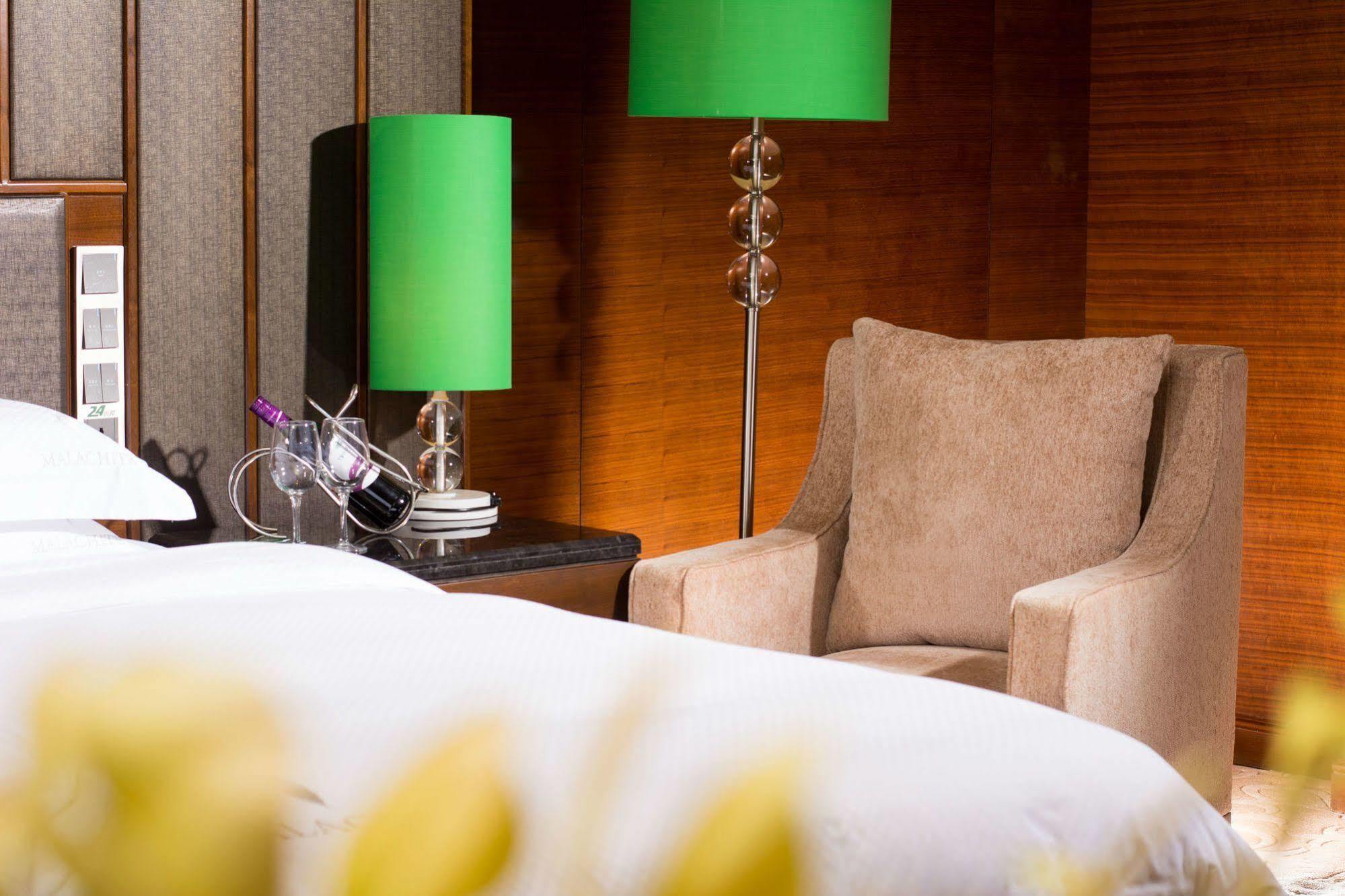 Malachite Hotel Dongguan Донгуан Екстериор снимка