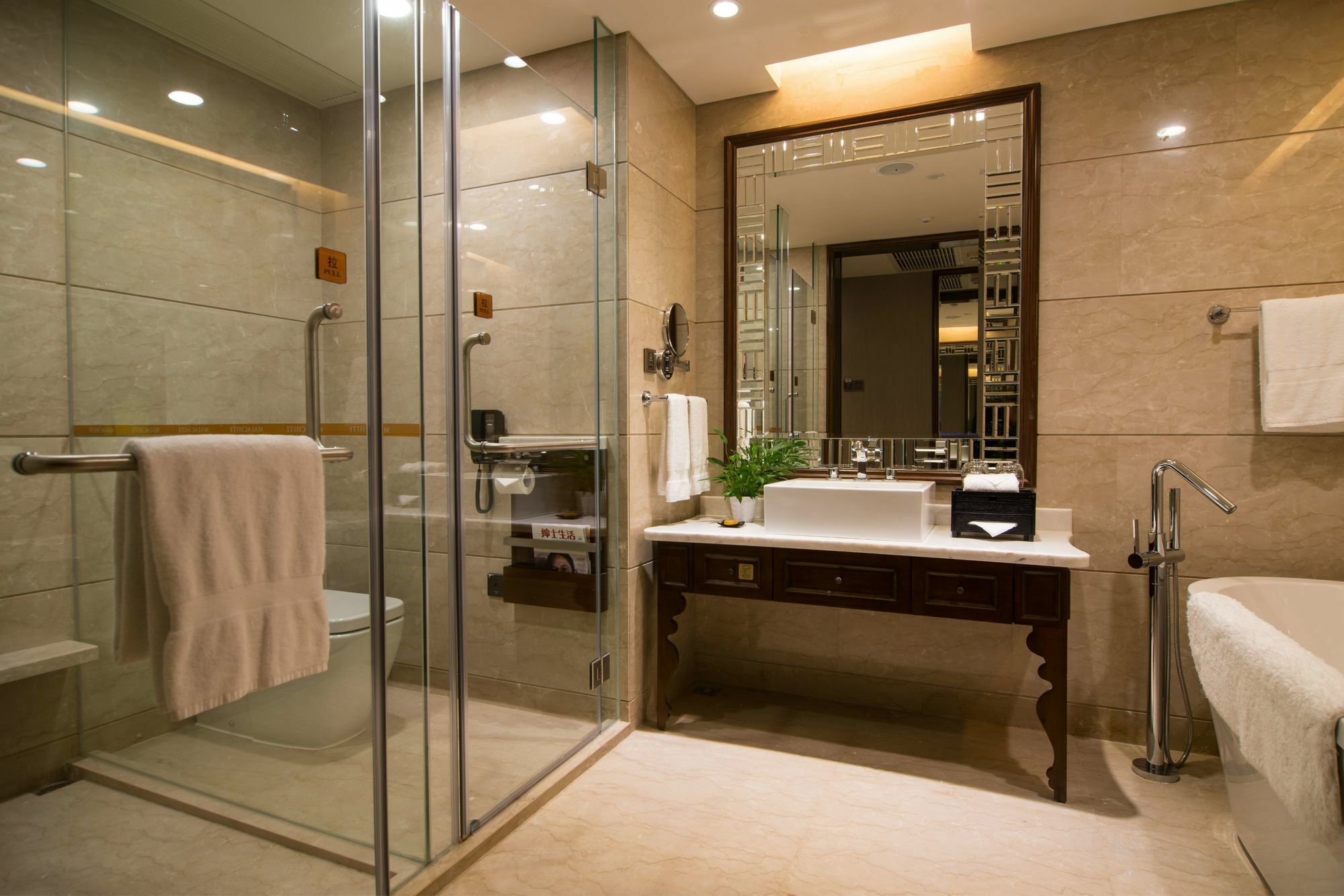 Malachite Hotel Dongguan Донгуан Екстериор снимка